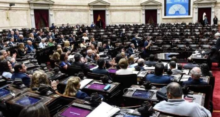 “El presidente de la Cámara no debía suspender la sesión”