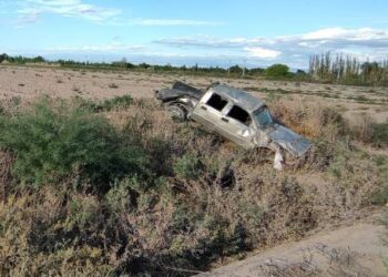 Manejaba su camioneta borracho, volcó y murió su nieto de un mes