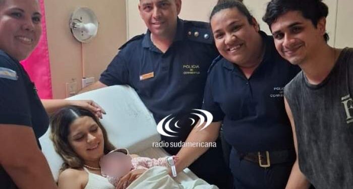 Policías asistieron a una mamá que dio en una estación de servicio