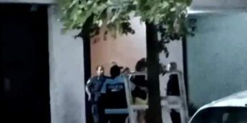 Un hombre se atrincheró y amenazó con matar a su esposa e hijos