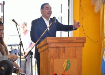 Valdés inauguró un jardín de infantes y anunció la construcción de una escuela
