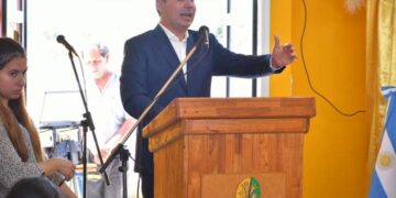 Valdés inauguró un jardín de infantes y anunció la construcción de una escuela