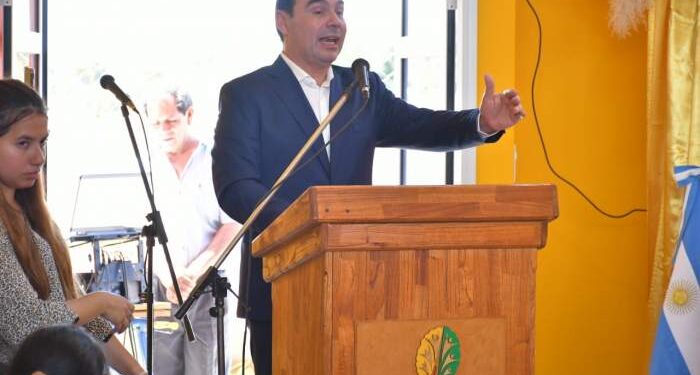 Valdés inauguró un jardín de infantes y anunció la construcción de una escuela