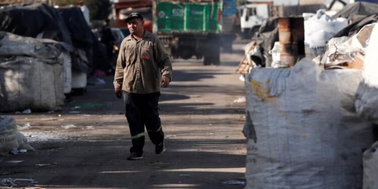 La pobreza fue de 38,1% en el segundo semestre de 2024 y afectó a casi 18 millones de personas