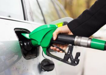 Vuelve a aumentar la nafta desde esta medianoche: la suba rondaría el 2%