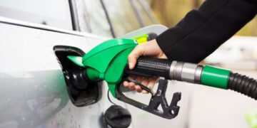 Vuelve a aumentar la nafta desde esta medianoche: la suba rondaría el 2%