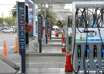 YPF bajará 4% los precios de la nafta y el gasoil a partir de este jueves
