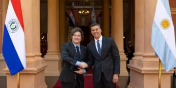 Milei cerró su visita a Paraguay con un encuentro con Santiago Peña