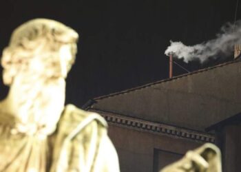 Qué significa la fumata blanca en la elección de un nuevo papa