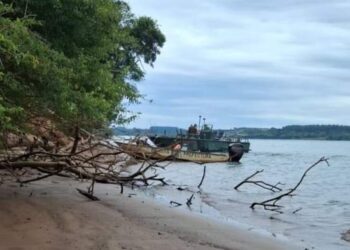 Familia intentó cruzar a Paraguay en canoa pero la embarcación se hundió