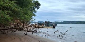 Familia intentó cruzar a Paraguay en canoa pero la embarcación se hundió