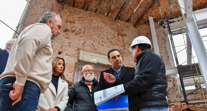 Valdés informó sobre los avances de restauración del Teatro Vera