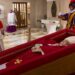 El Vaticano publicó las primeras imágenes del papa Francisco en su féretro