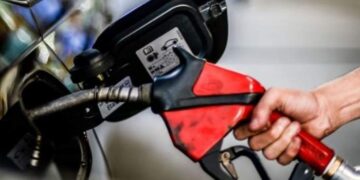 El Gobierno nacional oficializó el autoservicio de combustibles