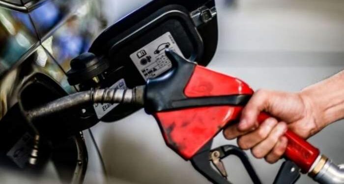 El Gobierno nacional oficializó el autoservicio de combustibles