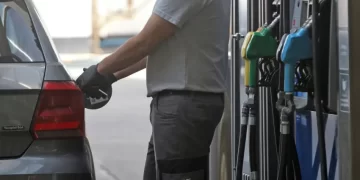 YPF aumentó levemente el precio de los combustibles