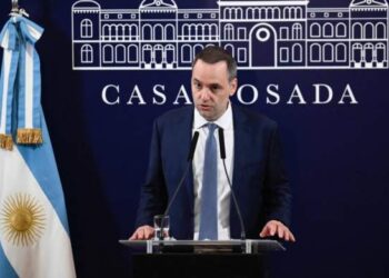 Reforma migratoria: cobro en hospitales a extranjeros y nuevos requisitos para sacar el DNI