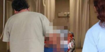 Nene de 3 años apuñaló a su hermana de 4 mientras la mamá dormía