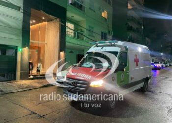 Una mujer cayó desde un edificio en pleno centro y murió