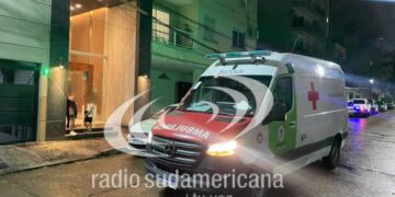 Una mujer cayó desde un edificio en pleno centro y murió