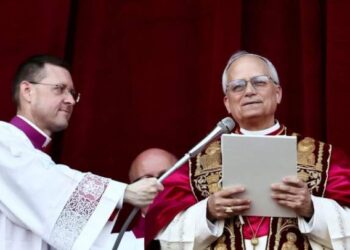 El nuevo papa León XIV habló en español en parte de su primer discurso