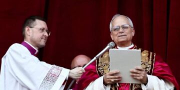 El nuevo papa León XIV habló en español en parte de su primer discurso