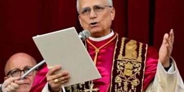 En su primera misa, León XIV recordó a Francisco