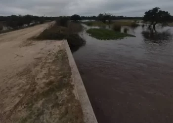 Alerta por crecida de los arroyos Sarandí y Barranca: podrían cortar la ruta