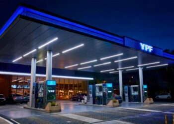 Cargar combustible será más barato de madrugada