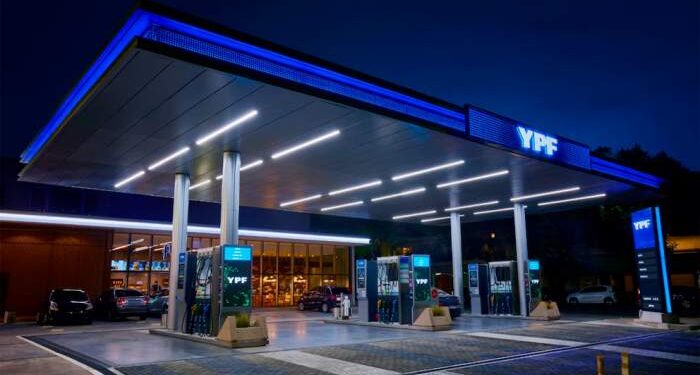 Cargar combustible será más barato de madrugada