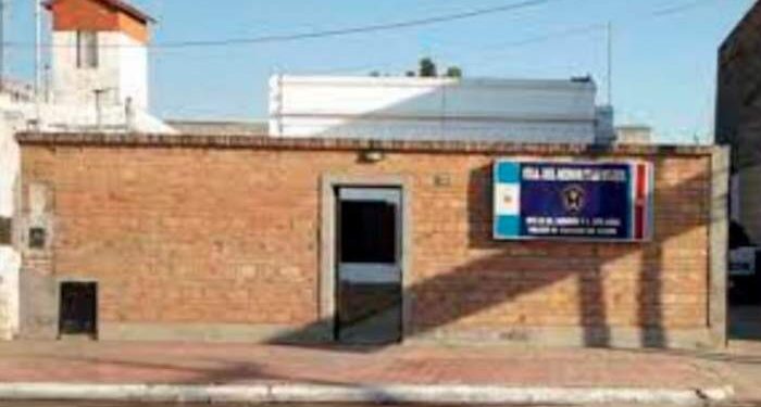 Acusan a una mujer de golpear a su bebé y enviar los videos a su ex