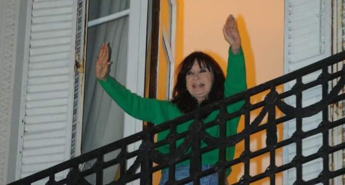 Cristina Kirchner presentó una lista reservada de personas que podrán visitarla