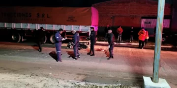 Accidente grave en Esquina: un motocilista contra un camión estacionado
