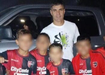 Escándalo en Newell’s: sancionaron a 9 nenes por una foto con otro jugador
