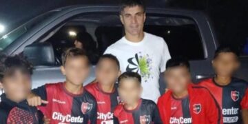 Escándalo en Newell’s: sancionaron a 9 nenes por una foto con otro jugador