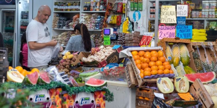 Inflación: cuáles fueron los alimentos que más subieron y más bajaron en mayo, según INDEC