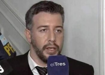 Condenaron a un ex fiscal por intervenirle el teléfono a su novia para espiarla