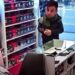 “Hola, con todo respeto, vengo a robar”: lo buscaban por asaltar en un local de ropa