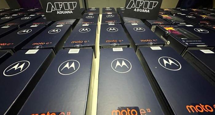 La Aduana iniciará subastas de celulares, cosméticos y perfumes