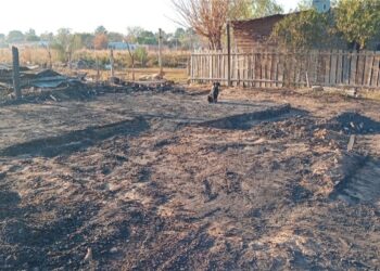 Esquina: Incendio Devastador en el Barrio San Benito: Las llamas consumieron por completo una vivienda