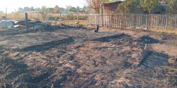 Esquina: Incendio Devastador en el Barrio San Benito: Las llamas consumieron por completo una vivienda