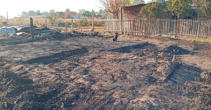 Esquina: Incendio Devastador en el Barrio San Benito: Las llamas consumieron por completo una vivienda