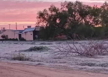 Esquina y Pueblo Libertador amanecieron bajo cero y cubiertos de blanco