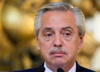 Procesaron al ex presidente Alberto Fernández en la causa Seguros