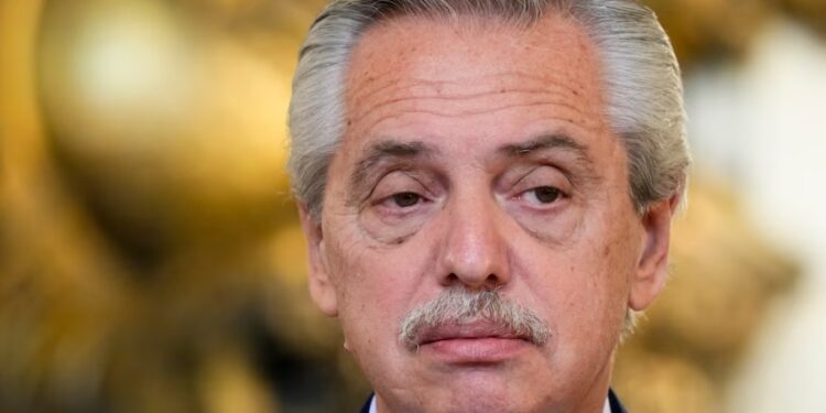 Procesaron al ex presidente Alberto Fernández en la causa Seguros