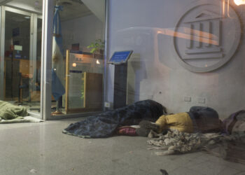 Dos hombres y un bebé murieron en la calle por la ola de frío polar que afecta a todo el país