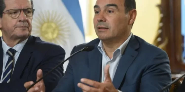Gustavo Valdés lidera el ranking de gobernadores mejor valorados del país