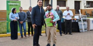 Valdés inauguró obras en Yapeyú y entregó equipos a emprendedores