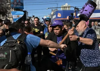 Hay dos detenidos por la agresión a Milei en Lomas de Zamora