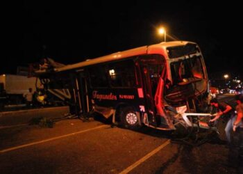 Brasil: choque entre un camión y un colectivo dejó 11 muertos